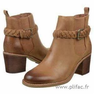 Sperry Carmel brown leather booties